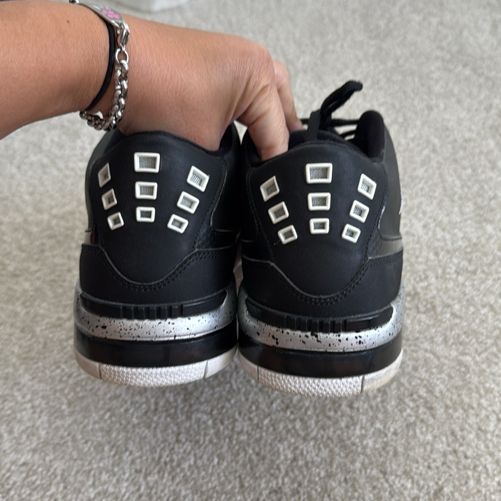 Jordan Black White Low-Top Sneakers - Picture 5 of 7